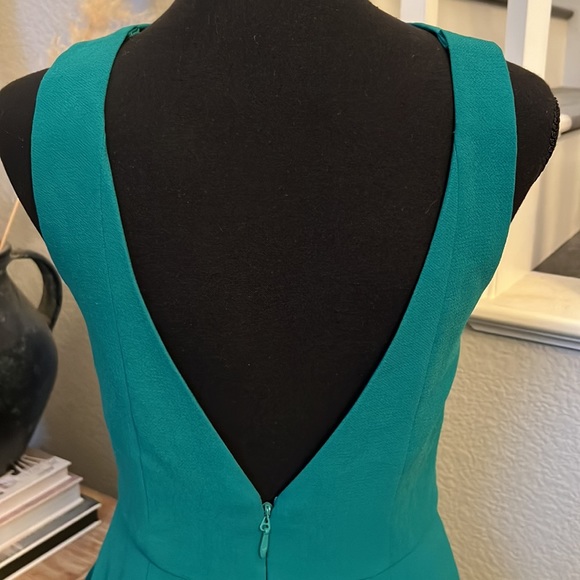 BCBG Emerald Green Halter Keyhole Neckline Sexy Jumpsuit - Picture 7 of 9